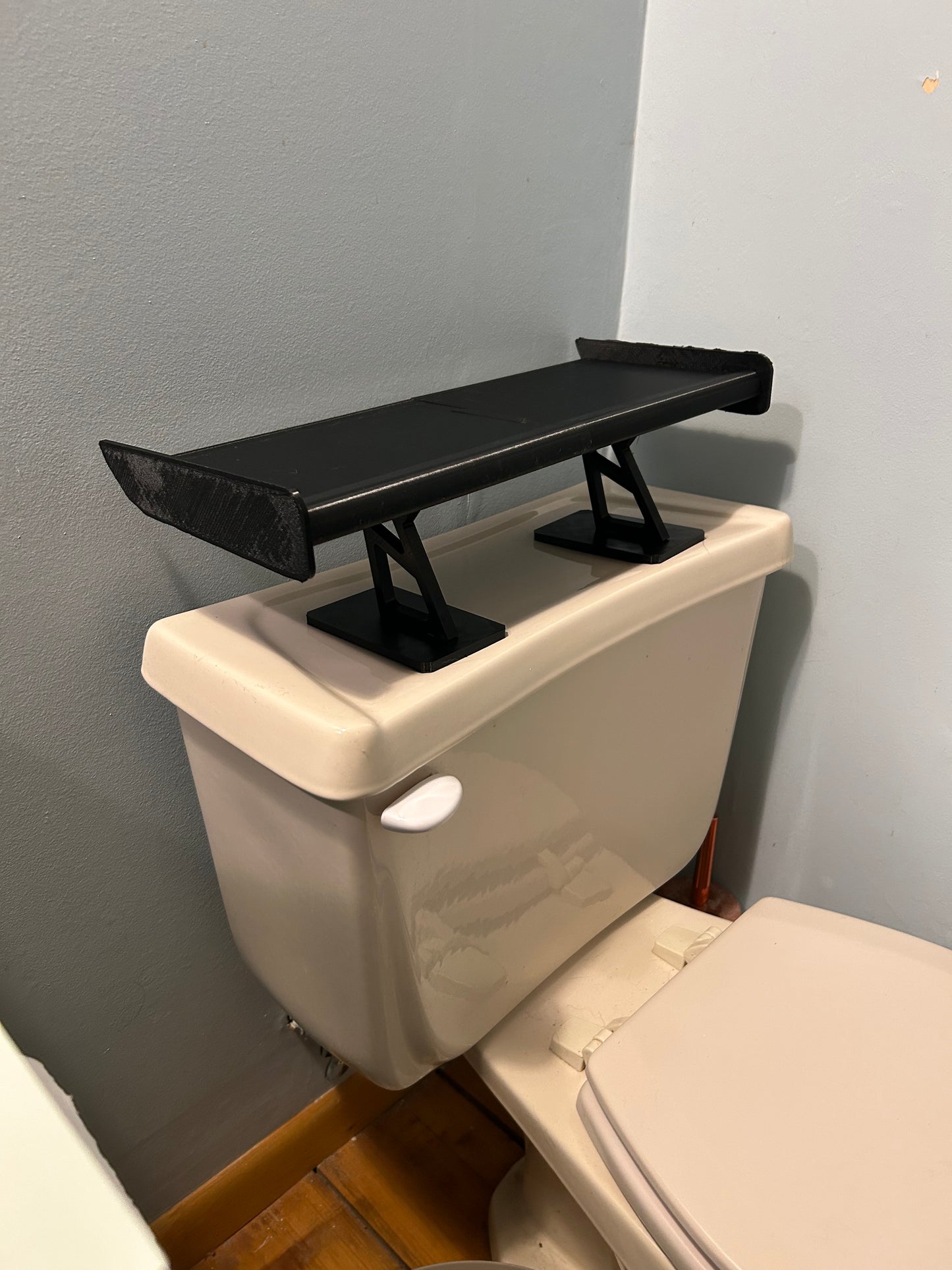 Wing shelf (Toilet aero)