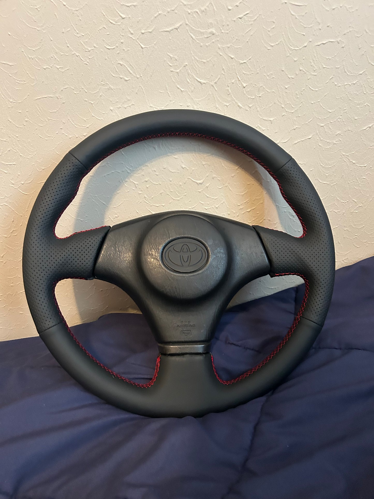 Steering Wheel Center Emblem  - Lexus IS200/IS300